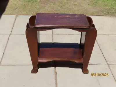Vintage end table. Pick up in Beddington.