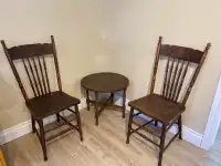 Chaises et table antique