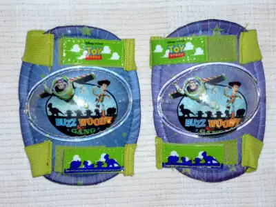 Kneepads for child.  In excellent condition.  Buzz & Woody, Voir plus