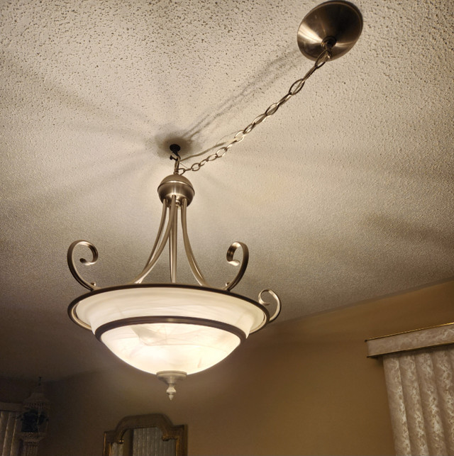 Light fixture / Chanadlier in Indoor Lighting & Fans in Mississauga / Peel Region