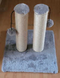 Brand New Cat Scratching  Posts with Balls