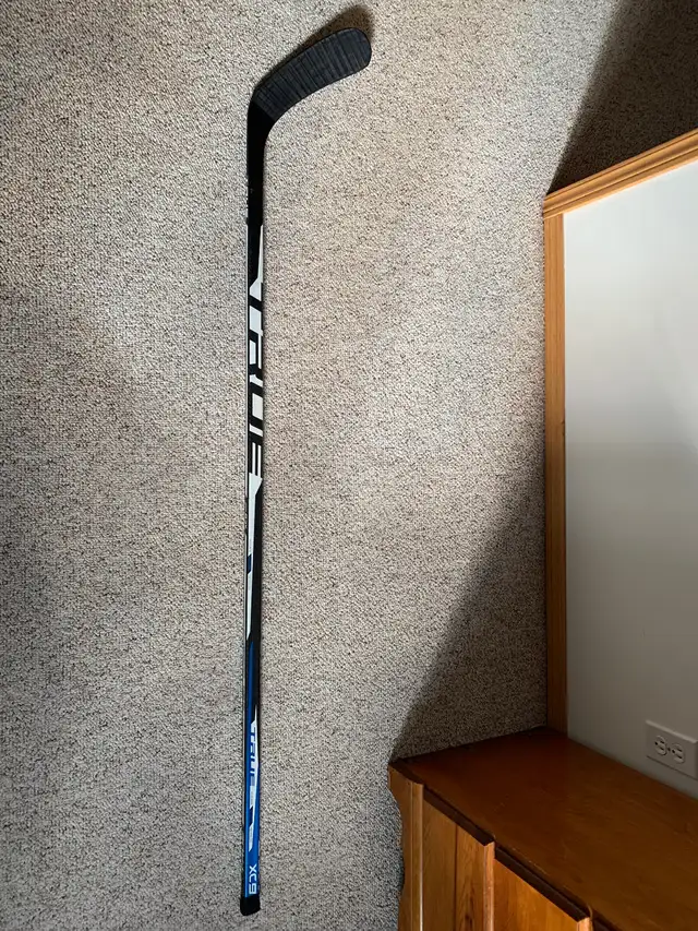 TRUE XC9 Hockey Stick in Hockey in Winnipeg - Image 2