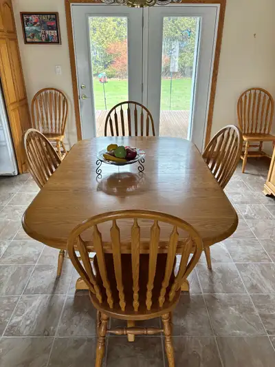 Minnonite made oak 5’ -8’ dining table and 8 chairs. Table has 3 extension inserts.