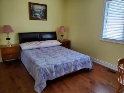 one clean, quite 2nd floor bed room near yonge and 16th for rent