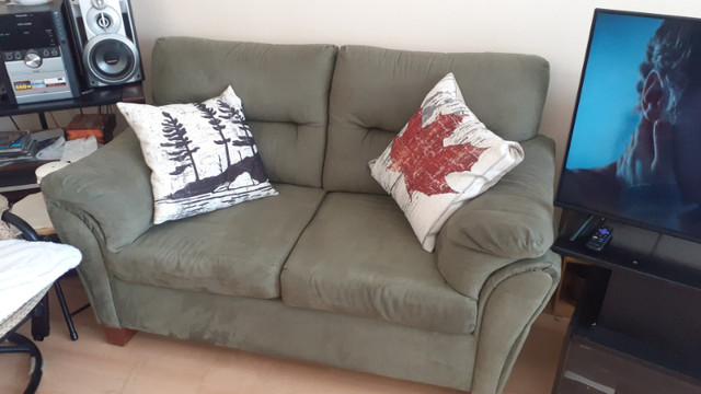 Causeuse, sofa 2 places à vendre 240$ négociable dans Sofas et futons  à Sherbrooke
