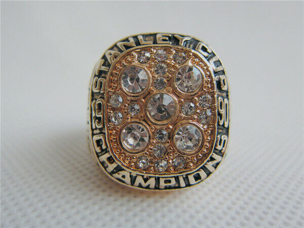 LARGE HEAVY 1988 EDMONTON OILERS STANLEY CUP CHAMPIONSHIP RING in Other in Mississauga / Peel Region