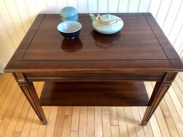 Vintage high quality solid hardwood coffee tea table dans Tables basses  à Ville de Montréal - Image 4
