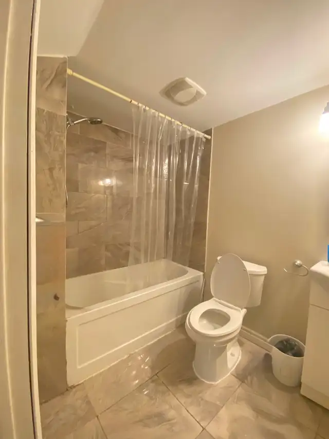 Room for rent female only in Room Rentals & Roommates in City of Toronto - Image 3