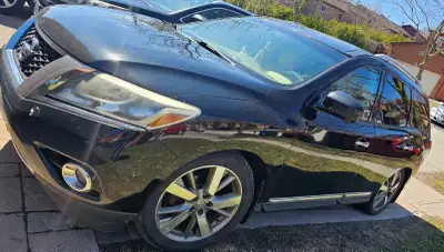 Nissan Pathfinder - 2014 Platinum trim Fully loaded As Is New transmissin added in 2023 - from Delae...