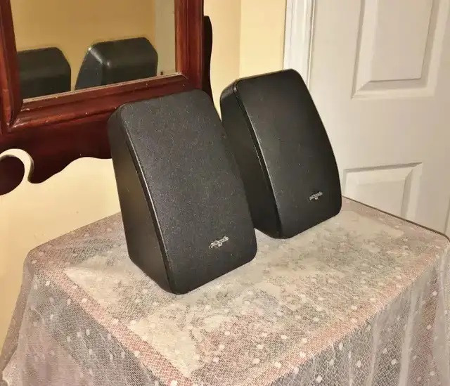 Weird Looking Polk Audio Speakers w Good Sound M2 in Stereo Systems & Home Theatre in Ottawa