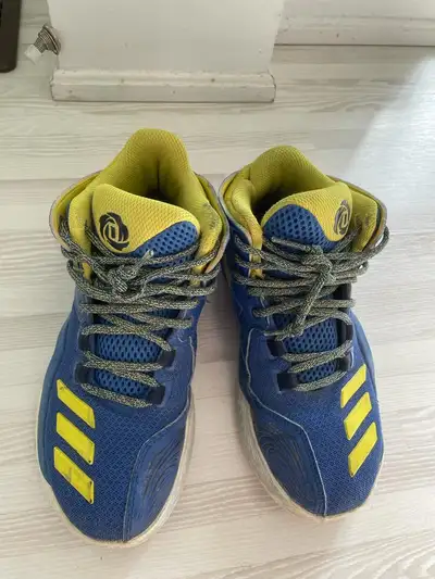 Richmond Hill- USED Adidas youth basketball shoes size 5, View more