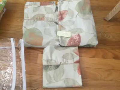 TWIN SIZE BED SHEET SET., View more