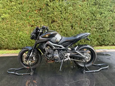 Moto en très bonne état avec deux pneus presque neuf bcp d options trop pour énumérer a voir trois m...