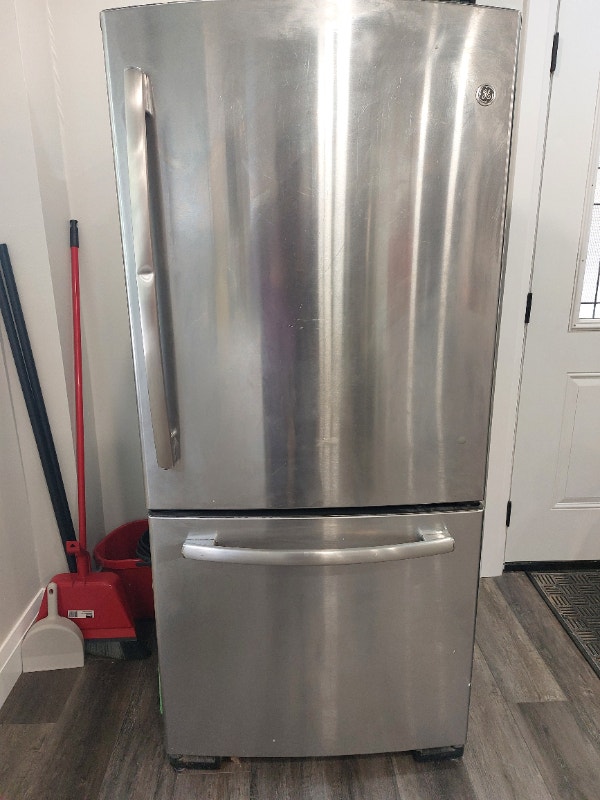 General Electric (GE) fridge for sale 290 Refrigerators London
