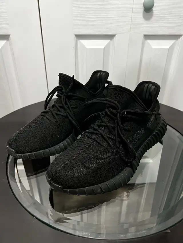 ADIDAS YEEZY BOOST 350 V2ONYX Sz 9,5 Man in Men's Shoes in Cape Breton - Image 8