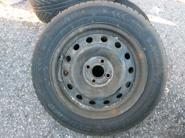 Set of 2 barely uses winter tires 185/65/15 in Tires & Rims in Oshawa / Durham Region - Image 2