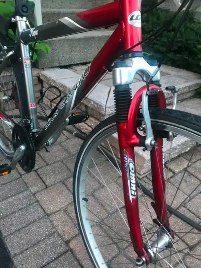 Vélo hybride Louis Garneau en aluminium, excellent état, View more