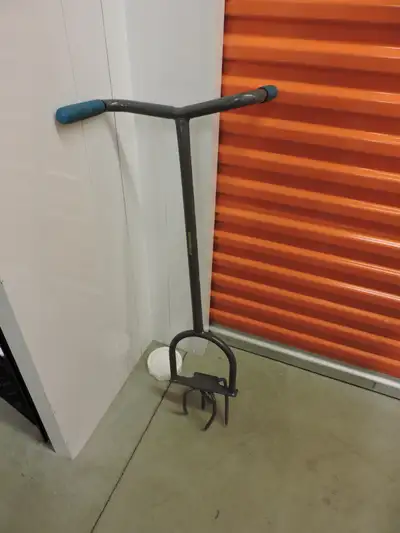 Sarcloir NEUF à 6 dents Yardworks en acier avec prises souple, View more