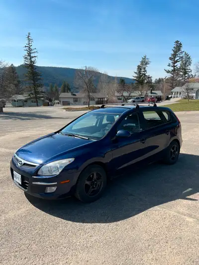 2010 Hyundai Elantra, 5 Speed Manual, front wheel drive. 209xxx kms Good condition, minimal body rus...