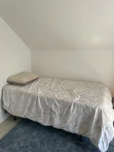 Room for rent, reasonably priced, located near bus stop, Shoppers Drug Mart, and No Frills. Shared a...