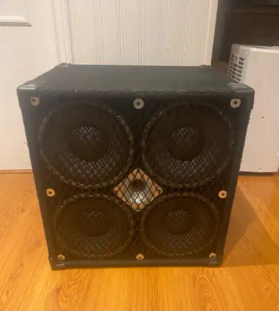 Fantastic sounding speaker cabinet from the 90's that was manufactured by Eden Electronics for SWR....