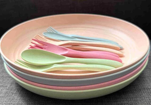  New Plastic Deep Plates in Kitchen & Dining Wares in Markham / York Region - Image 2