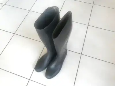 Botte d’équitation en caoutchouc de marque Cadett, gr 7. En bonne condition. Se vend $79.99 sur le s...
