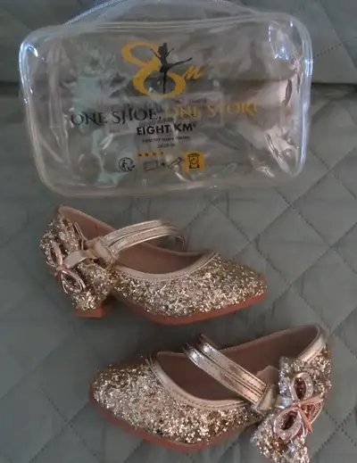 SHOES: Gold Sequins  Closed Toe NEW in Carry Bag Eight KM, View more
