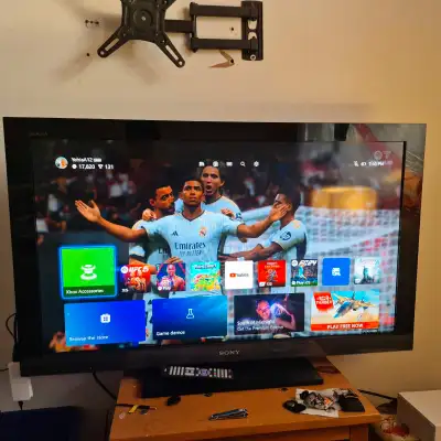 I'm selling a Sony Bravia 40 inch TV Good Condition Here are some specs: * Screen Size: 40 inches *...