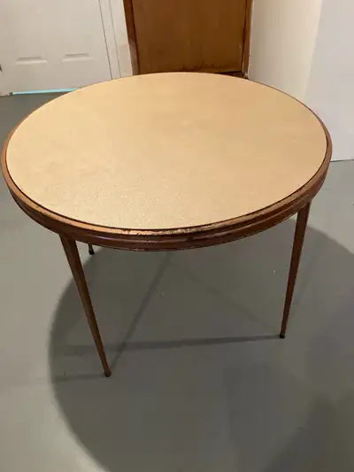 table à cartes et chaises, View more