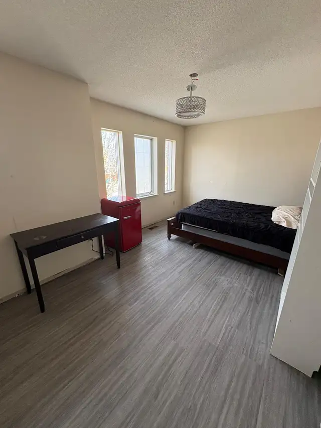 ROOM FOR RENT – $850 ALL INCLUSIVE + FREE PARKING AVAILABLE NOW in Room Rentals & Roommates in Oshawa / Durham Region - Image 10