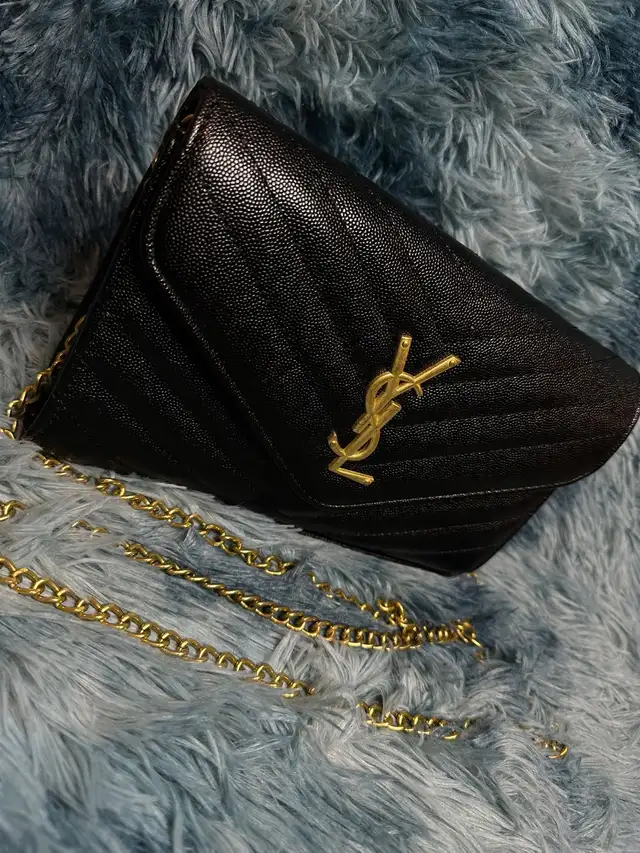 Ysl woman’s bag in Bags & Luggage in City of Toronto - Image 4