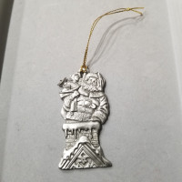 (Vintage) Avon 1995 Holiday Pewter Ornament - "Santa's Arrival" 