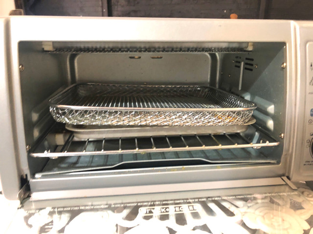 Brand New Black & Decker Toaster Oven in Toasters & Toaster Ovens in Brockville - Image 4