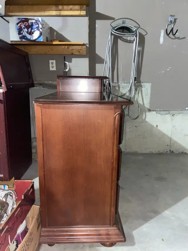 Brown Wooden Wardrobe - Great Condition in Dressers & Wardrobes in Mississauga / Peel Region - Image 3
