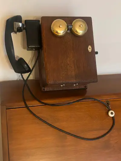 Téléphone Northern Electric des années 1930-1940., View more
