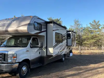 2015 Forest River Forester 2861 Class C Motorhome – Excellent Condition, Adventure Ready! Hit the ro...