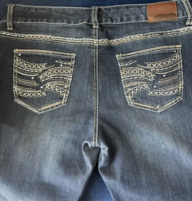 Maurices Boot Cut Low Rise Women’s Jeans; Embellished Pockets in Women's - Bottoms in Calgary - Image 3