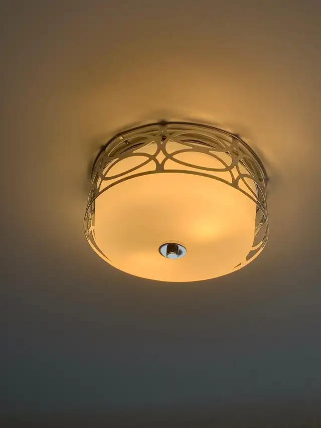 12” Flush Mount Ceiling Light in Indoor Lighting & Fans in Owen Sound - Image 4
