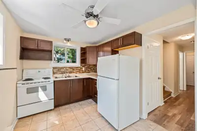 Spacious Bright 2 Bed Apt with Private Patio and Backyard