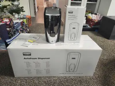 Selling brandnew 10 Autofoam Dispenser , black/Chrome color, Rubbermaid , Model # FG750411 , battery...