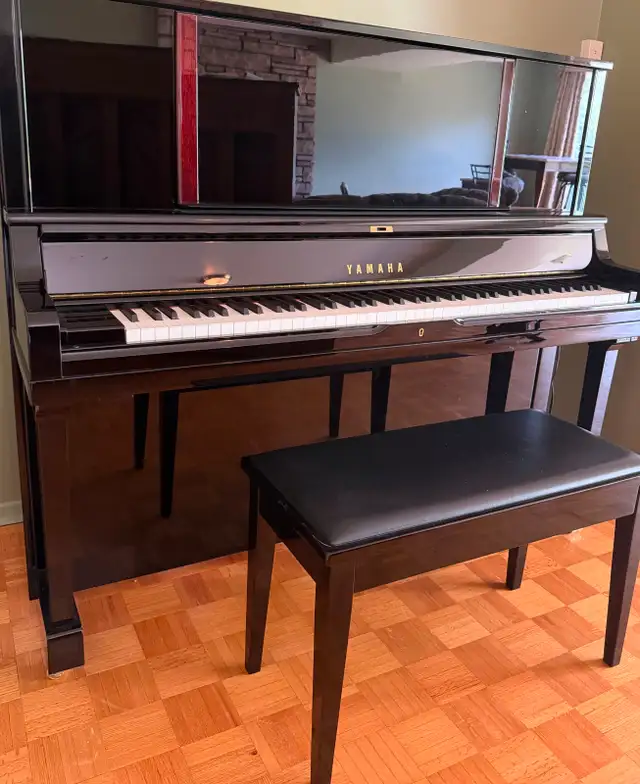 Yamaha YUS5 Professional Upright Piano (2010) – Polished Ebony – in Pianos & Keyboards in City of Toronto - Image 4