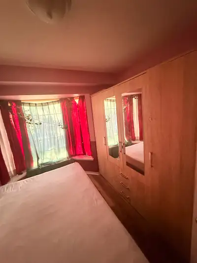 Perfect for a student or young professional looking for a comfortable place to call home. ✨ Features...
