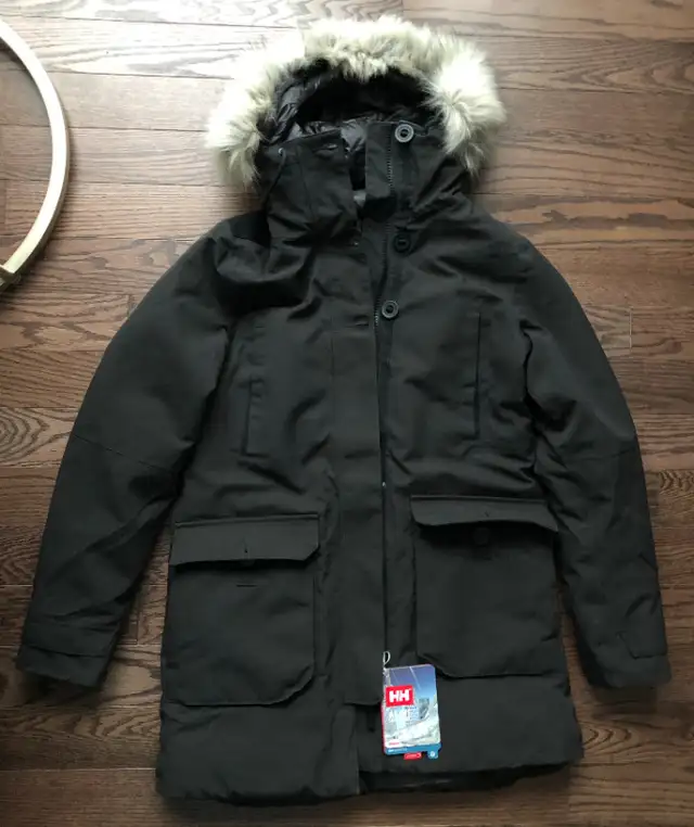 Womens Helly Hansen Longyear II Parka in Women's - Tops & Outerwear in Calgary - Image 2