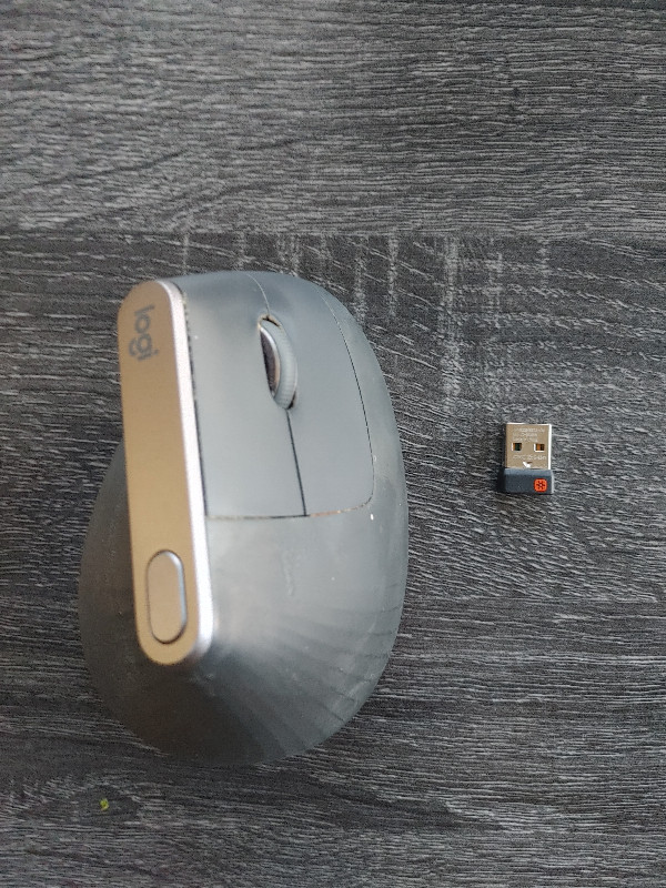 Logitech MX Vertical mouse with unifying USB in box dans Souris, claviers et webcaméras  à Saskatoon