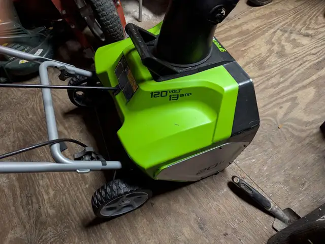 Greenworks electric snowblower   / Souffleuse à neige électrique in Snowblowers in Longueuil / South Shore - Image 2