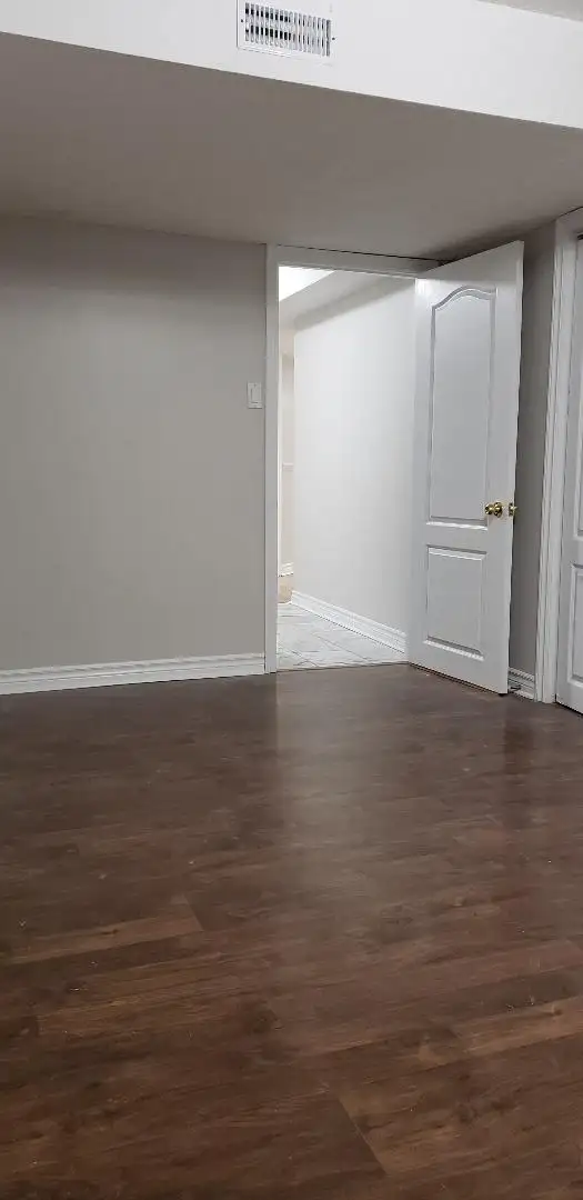 Newmarket: 1 BR + den basement apt. for rent from March 15, 2026 in Long Term Rentals in Markham / York Region - Image 8