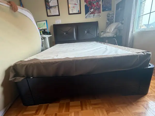 Structure de lit queen in Beds & Mattresses in Longueuil / South Shore - Image 4