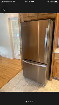 Whirlpool bottom freezer refrigerator 