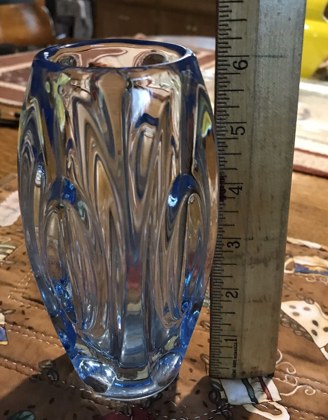 Pale blue Art Glass Vase in Arts & Collectibles in Thunder Bay - Image 2